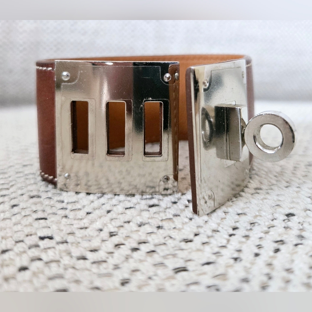 NWOB Auth HERMES Brown Leather Kelly Dog Bracelet